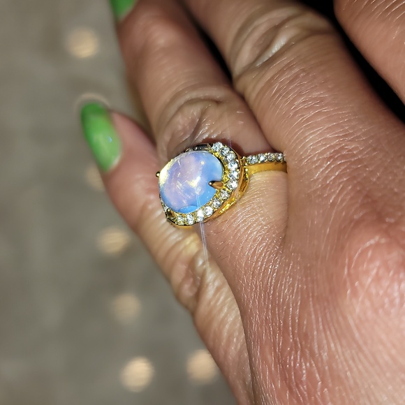 Moonstone in a CZ halo setting - Picture 4 of 6